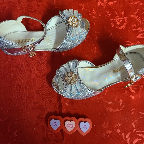 Osinnme Other - Osinnme size 11 little girl sparkling dress shoe